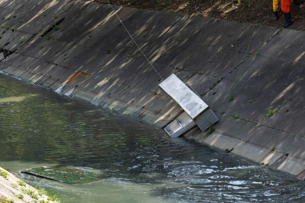 Ronda Ostensiva Municipal recupera ecobarreira furtada em igarapé da zona Sul de Manaus