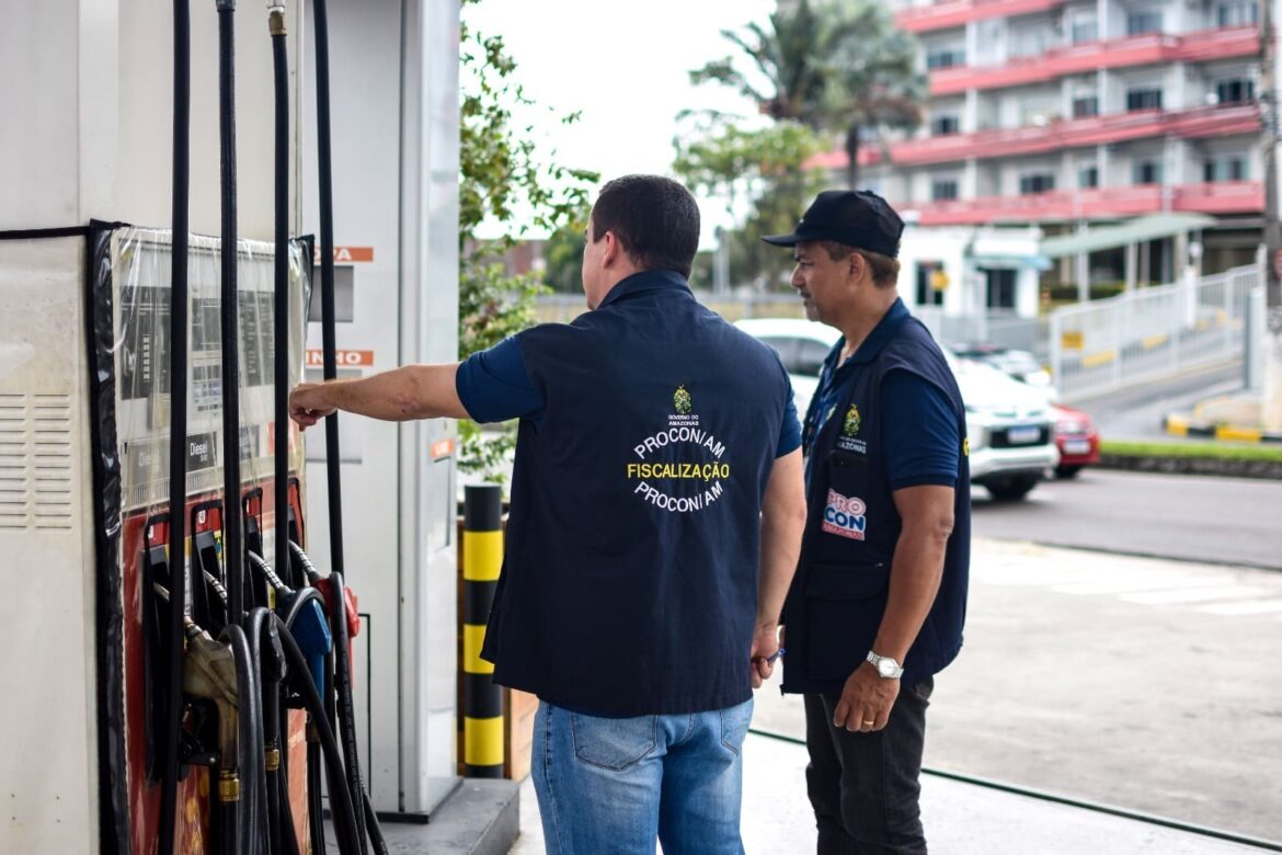 100 postos de combustíveis são notificados após alta no preço da gasolina, em Manaus