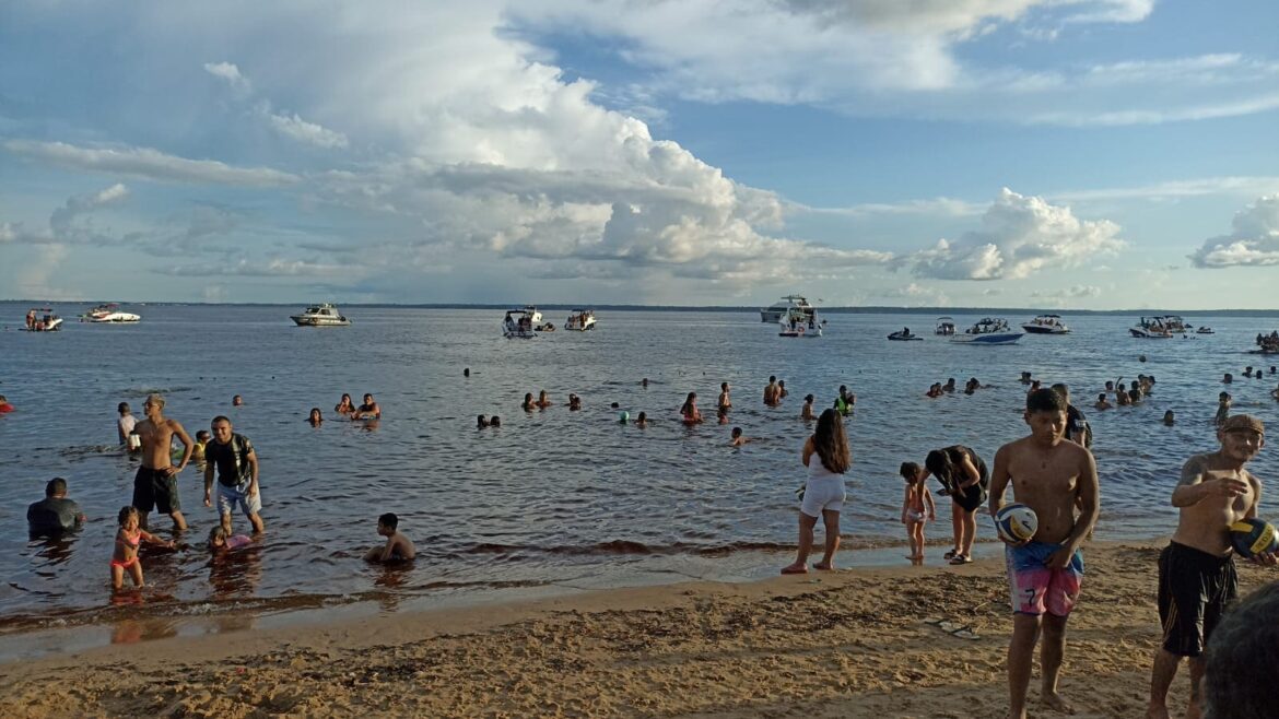 População deve atentar para segurança no distanciamento de embarcações em relação à praia da Ponta Negra