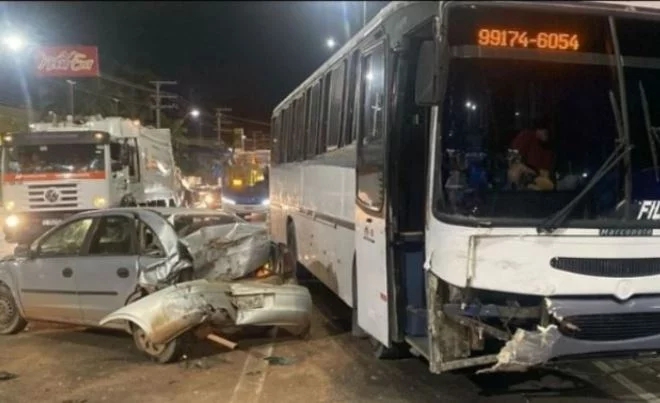 Ônibus com integrantes de quadrilha junina sofre acidente em Manaus