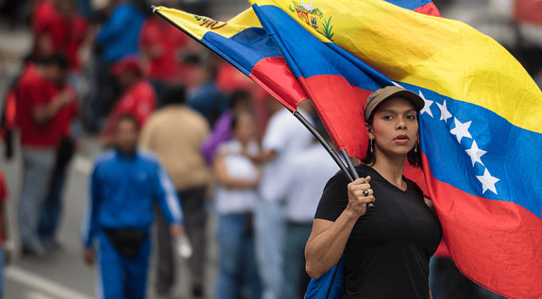 Venezuelanos vão às urnas neste domingo sob tensão e olhar da comunidade internacional