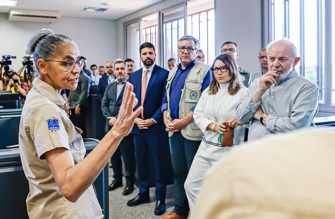 Lula e Marina fazem reunião de emergência no Ibama para discutir queimadas