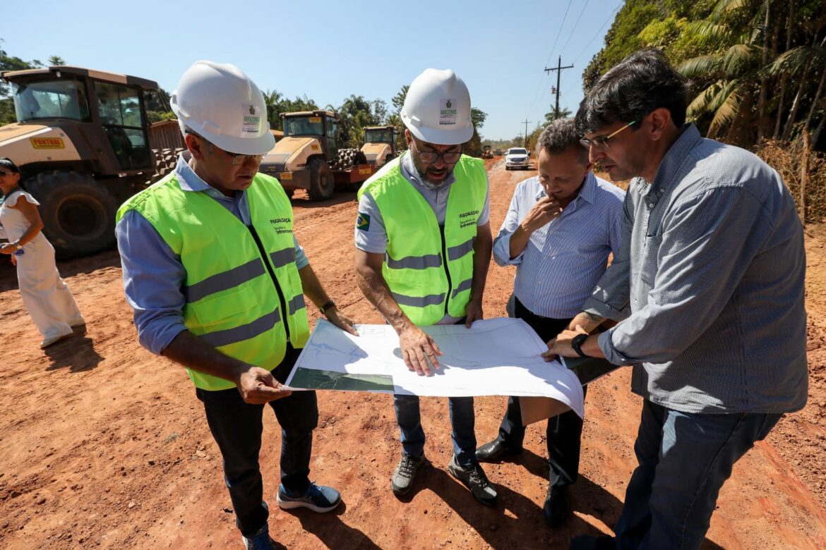 Governador Wilson Lima vistoria avanço das obras no Ramal do Pau Rosa, na zona rural de Manaus