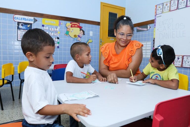 Prefeitura de Manaus realiza abertura do ano letivo nas escolas da zona ribeirinha