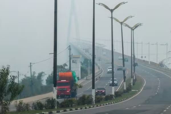 Manaus amanhece coberta de fumaça 