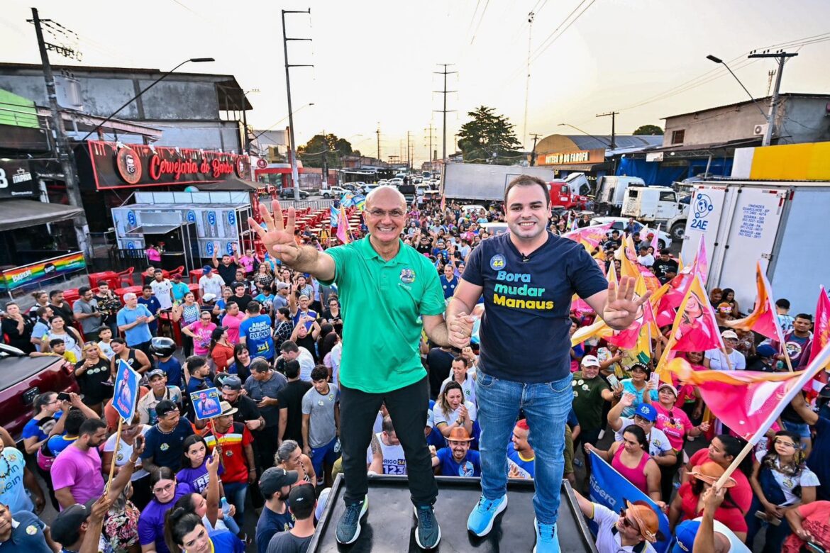 Primeira caminhada de Roberto Cidade e Coronel Menezes mobilizou moradores na zona leste