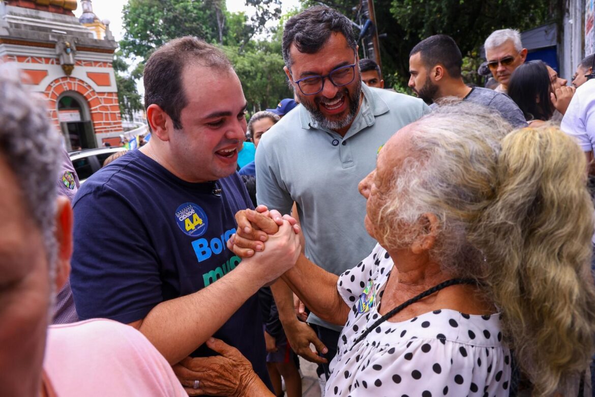 Durante caminhada no Centro, Roberto Cidade ouve queixas e propostas para a região