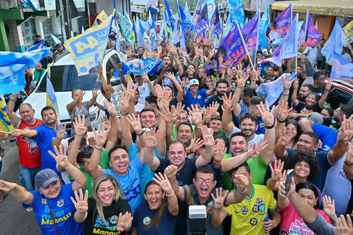 Em caminhada na zona oeste, Roberto Cidade apresenta detalhes das propostas para Mudar Manaus