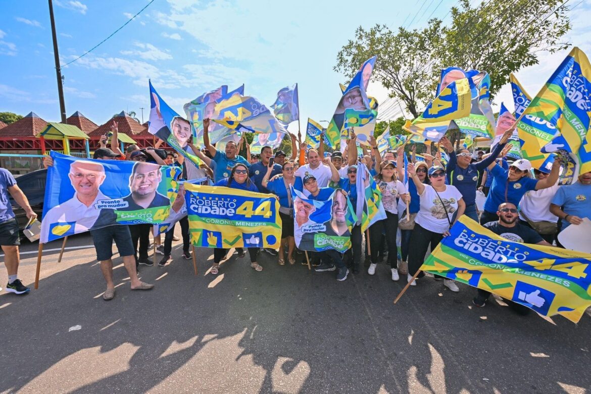 Bandeiraços de Roberto Cidade movimentam principais avenidas de Manaus