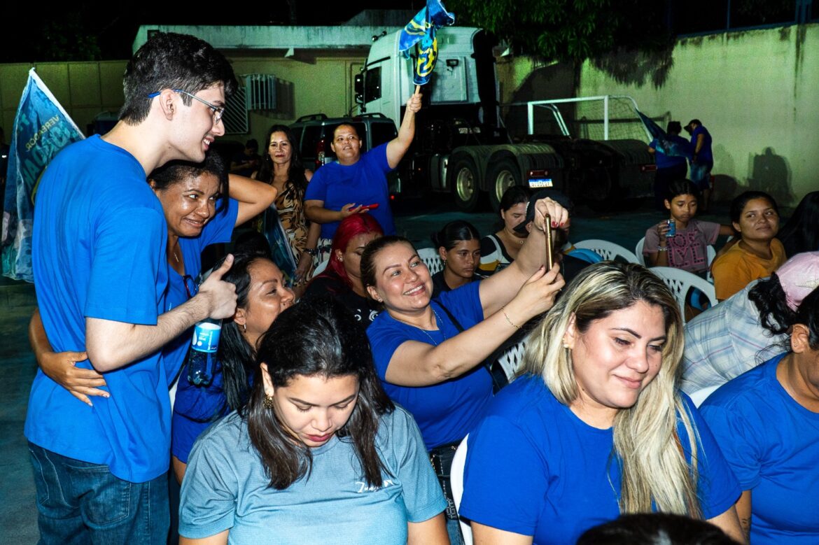 João Arce recebe apoio de Amom Mandel em evento com centenas de pessoas em Flores