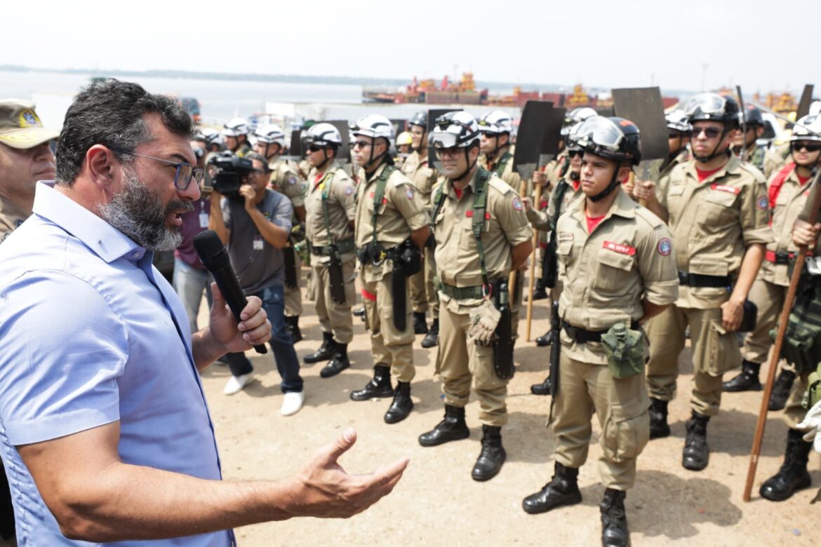 Governador Wilson Lima reforça combate às queimadas com envio de 200 bombeiros para o interior e entrega de viaturas