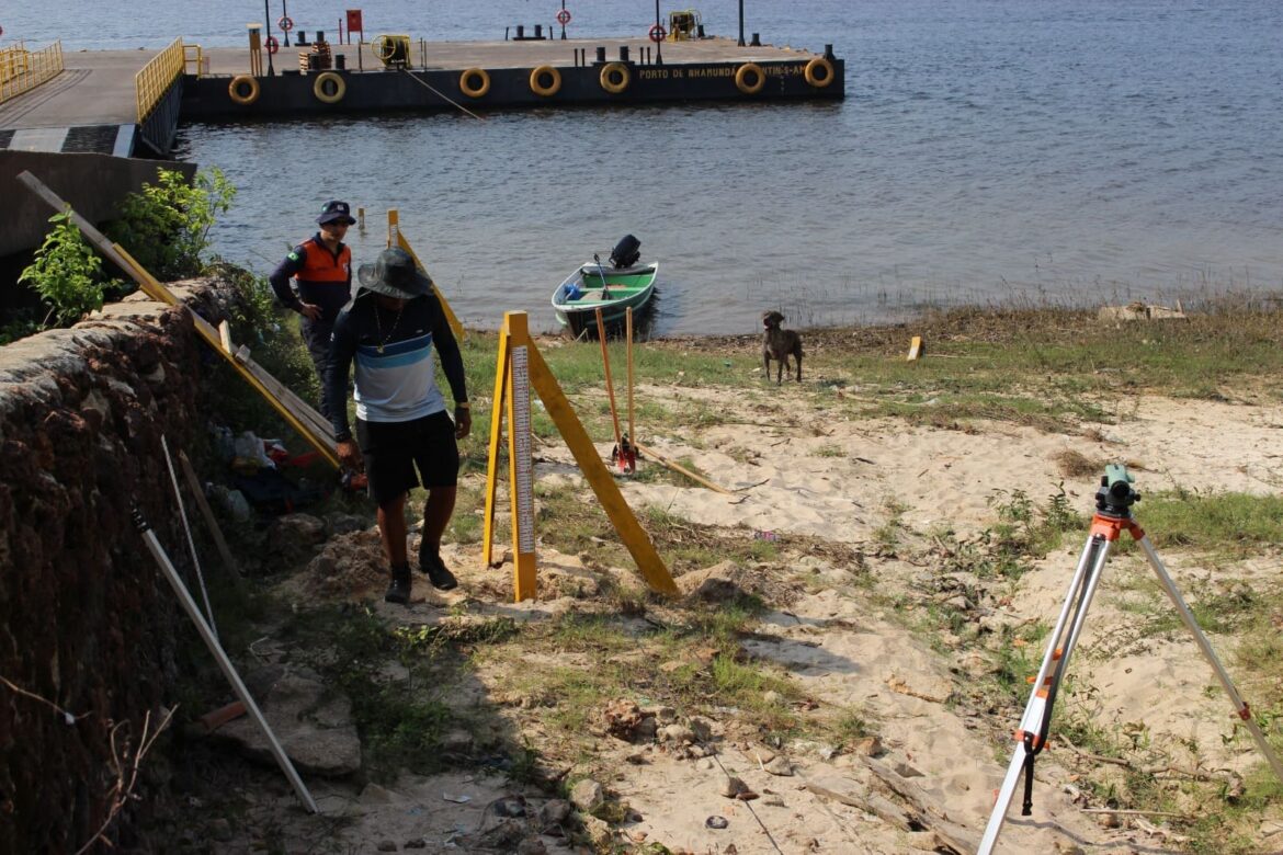 Defesa Civil do Amazonas instala estação de réguas linimétricas, em Humaitá