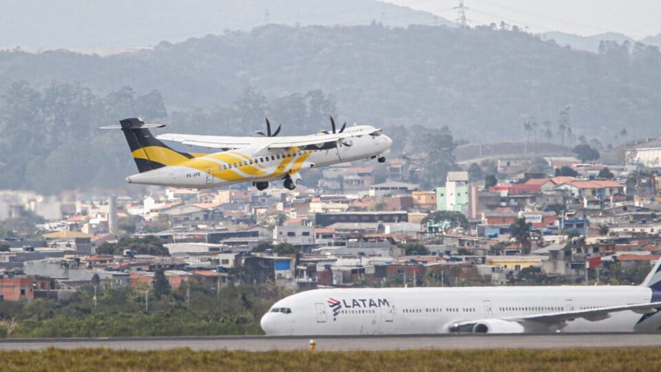 Avião da VoePass com 38 passageiros faz pouso técnico em Uberlândia (MG)