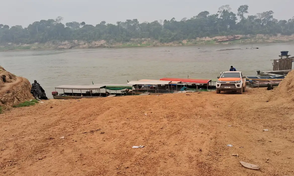 Seca no Rio Madeira e queimadas afetam moradores de Porto Velho