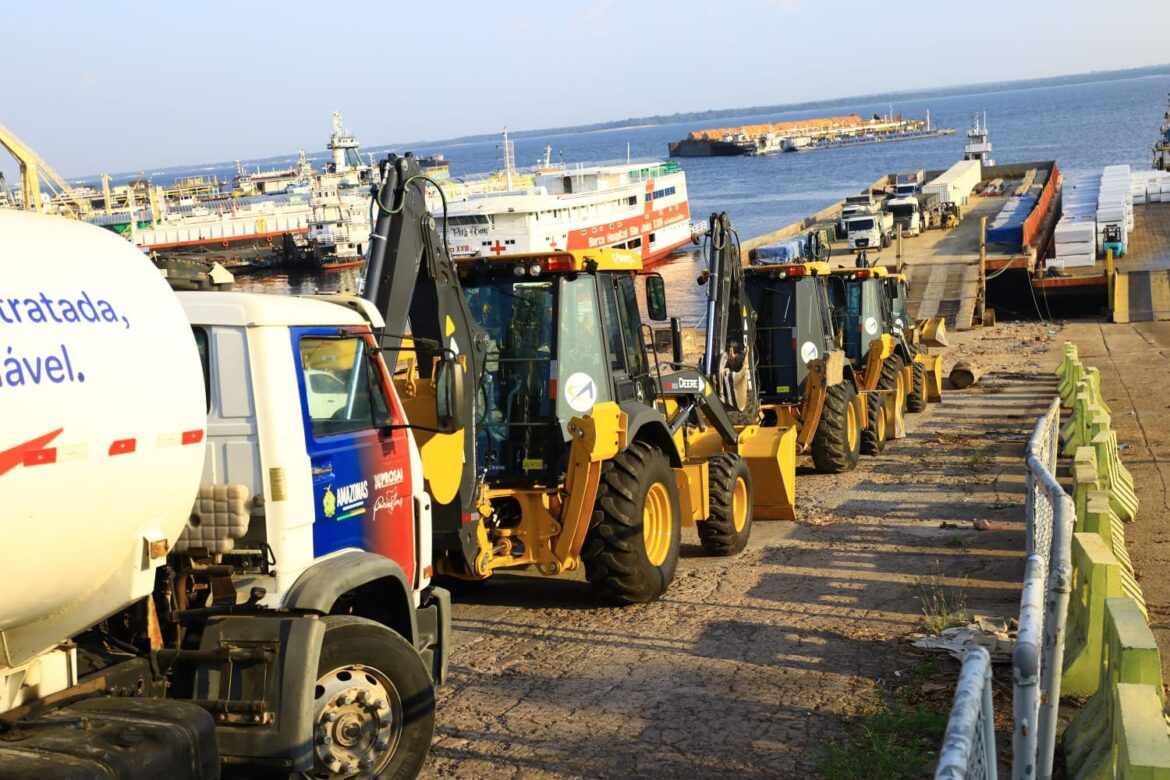 Governo do Amazonas inicia embarque de equipamentos para obras de água e esgoto do Prosai Parintins