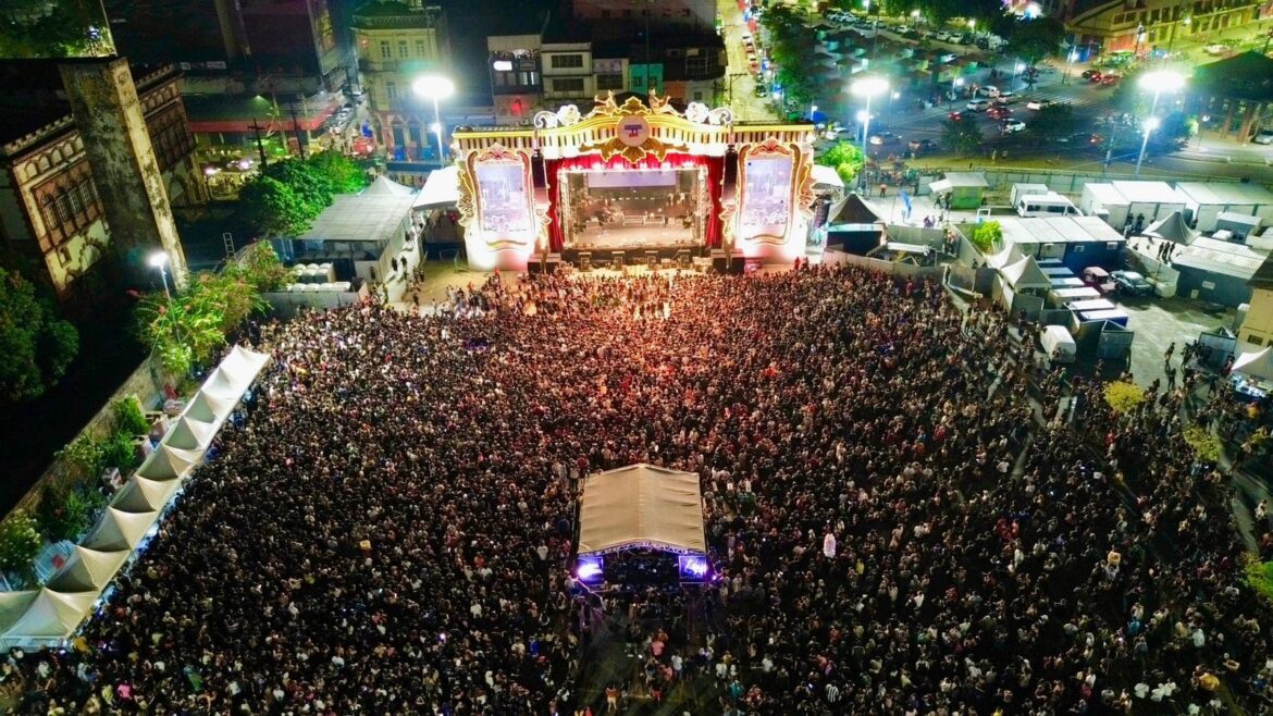 Atrações do rock local animaram o público em primeira noite no palco Alfândega