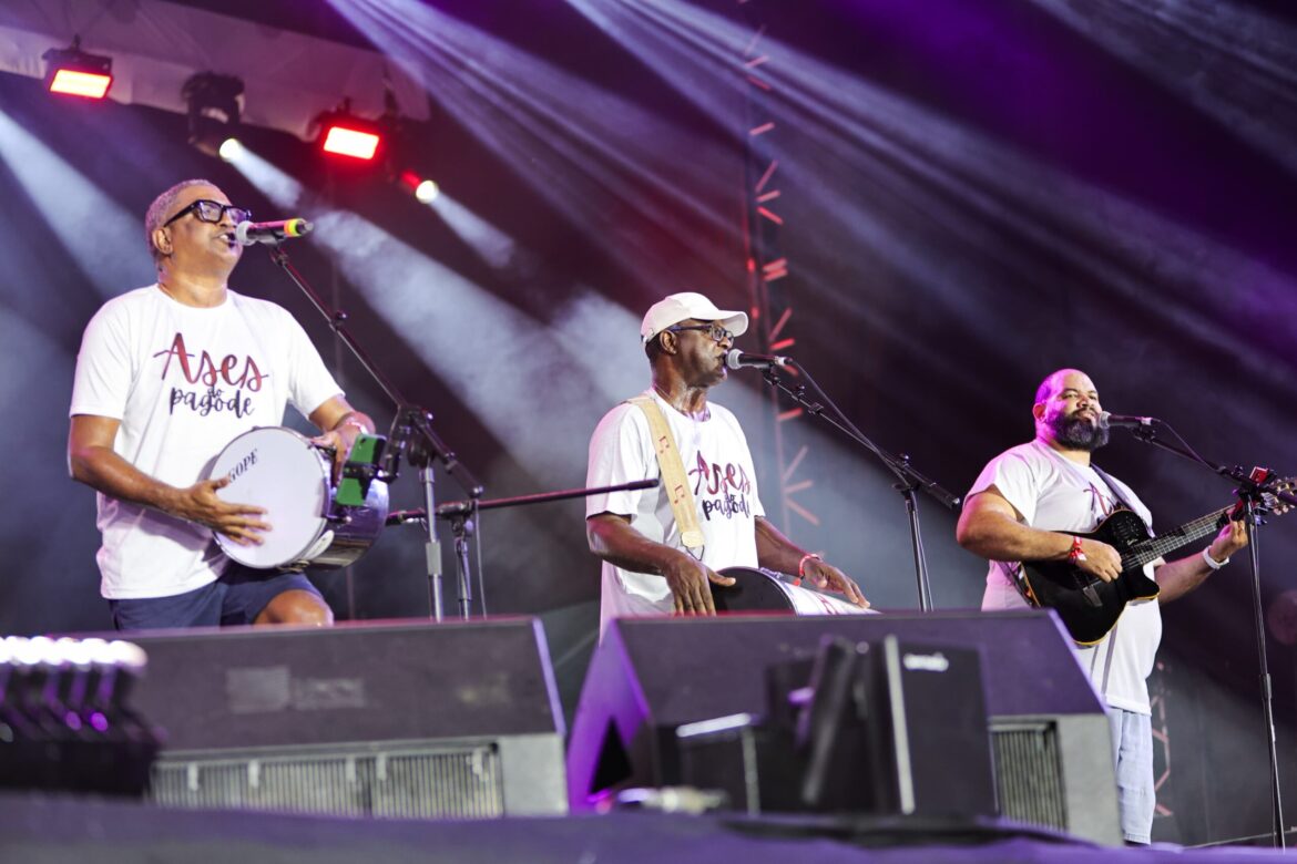 Artistas locais marcam as primeiras horas de apresentações do ‘Manaus Passo a Paço 2024’ no palco Malcher com muito samba, pagode e arrocha