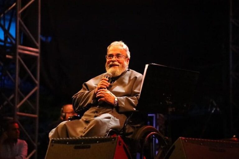 Padre Antônio Maria emociona público no palco Alfândega do Manaus Passo a Paço 2024