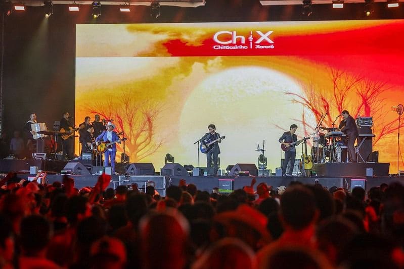 Chitãozinho e Xororó realizam show emocionante no Palco Malcher do Manaus Passo a Paço 2024