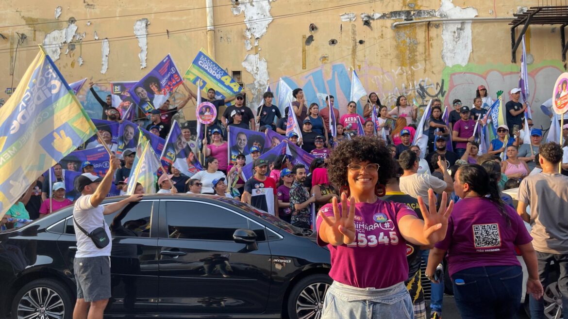 Ao lado de centenas de apoiadores, candidata a vereadora Tainara França participa de caminhada pelas ruas do bairro Alvorada