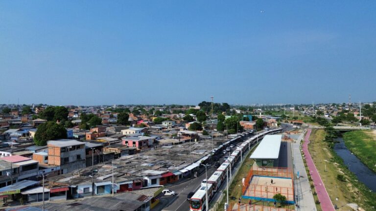 Prefeitura de Manaus entrega mais ônibus novos e com ar-condicionado para a população