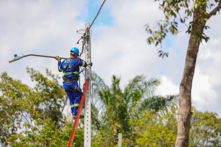 Amazonas avança na modernização da Iluminação Pública do interior e chega ao município de Santa Isabel do Rio Negro