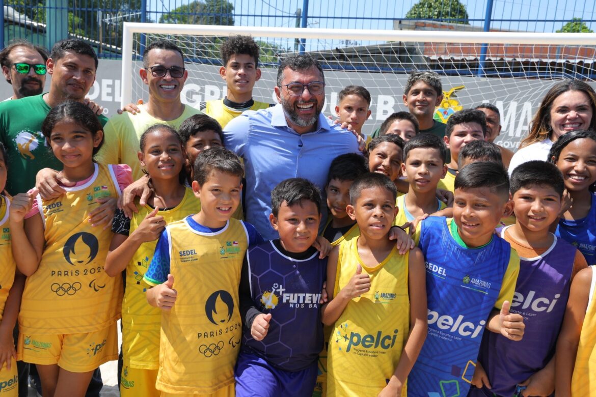 Governador Wilson Lima entrega quadra revitalizada na comunidade Jesus Me Deu, zona norte de Manaus