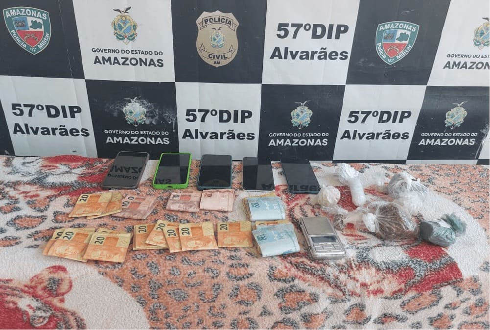 Irmãs são presas com drogas e mais de R$ 3 mil vindos do tráfico