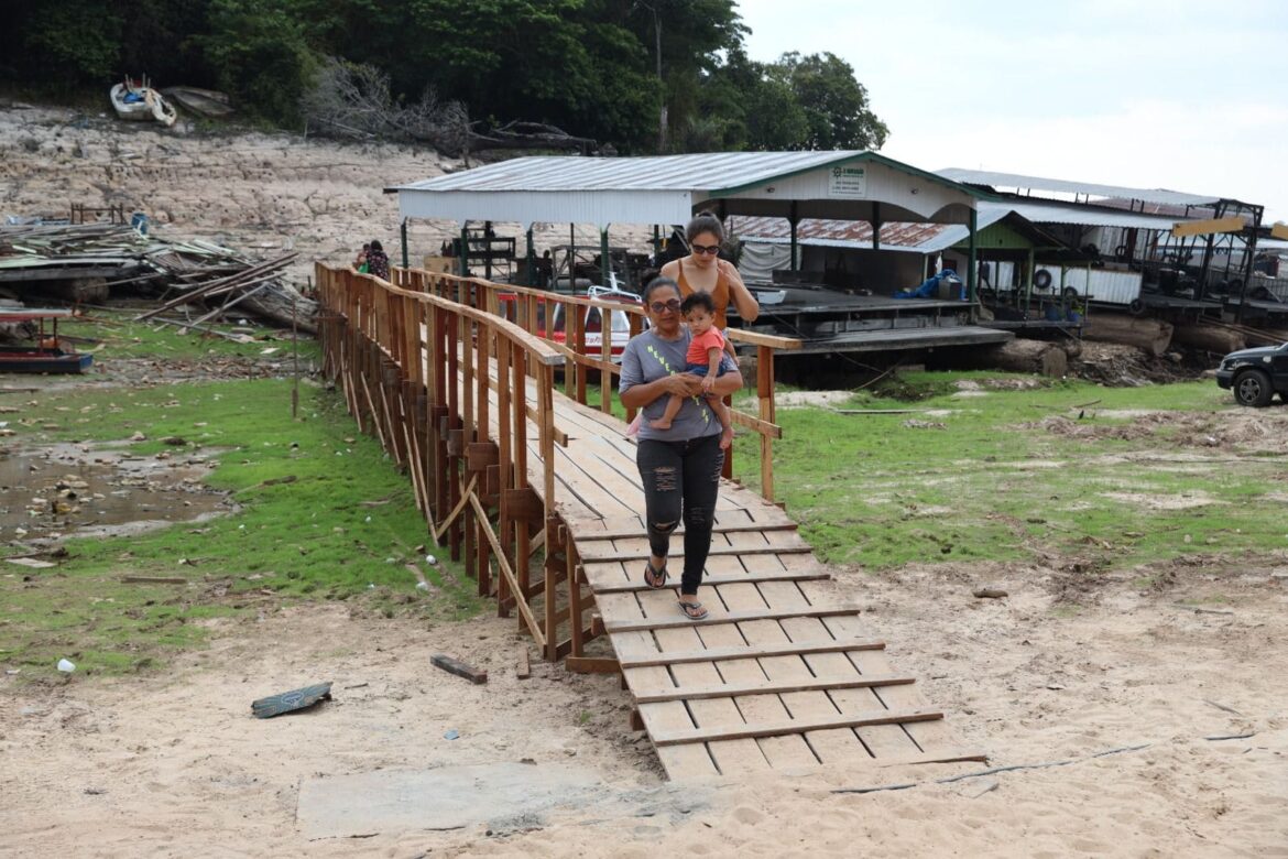 Prefeitura de Manaus constrói ponte de 80 metros na marina do Davi