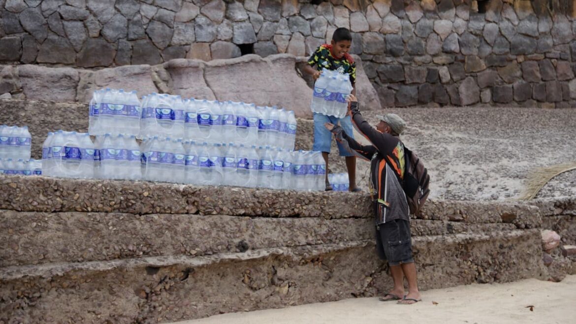 Assembleia Legislativa do Amazonas atua na doação de água mineral para comunidades isoladas pela seca