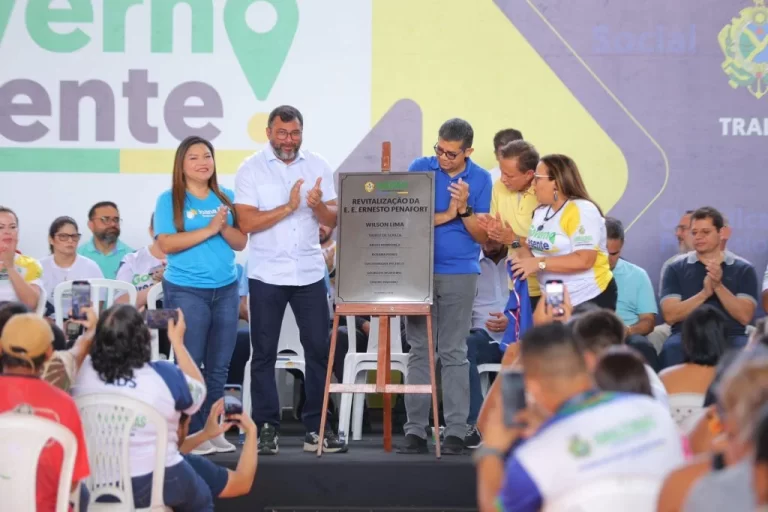 Wilson Lima entrega escola revitalizada na 14ª edição do Governo Presente, na zona leste de Manaus