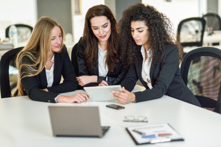 Advocacia brasileira é majoritariamente feminina, diz estudo