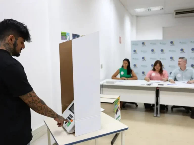 Confira o que pode e o que não pode fazer nos locais de votação