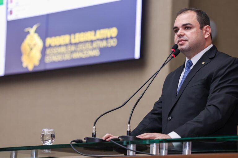 Na tribuna da Aleam, Roberto Cidade agradece à população de Manaus pela expressiva votação no pleito municipal