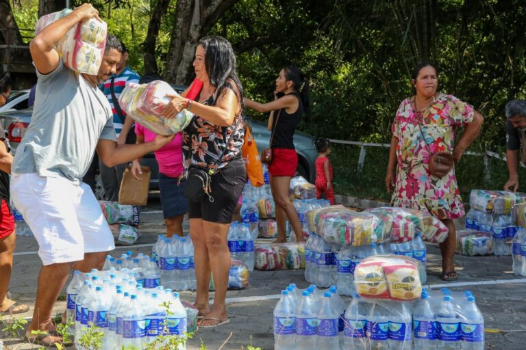 Prefeitura de Manaus dá continuidade na entrega de mantimentos da operação ‘Estiagem 2024’ para cerca de 2,8 mil famílias afetadas pela seca em 10 bairros da capital