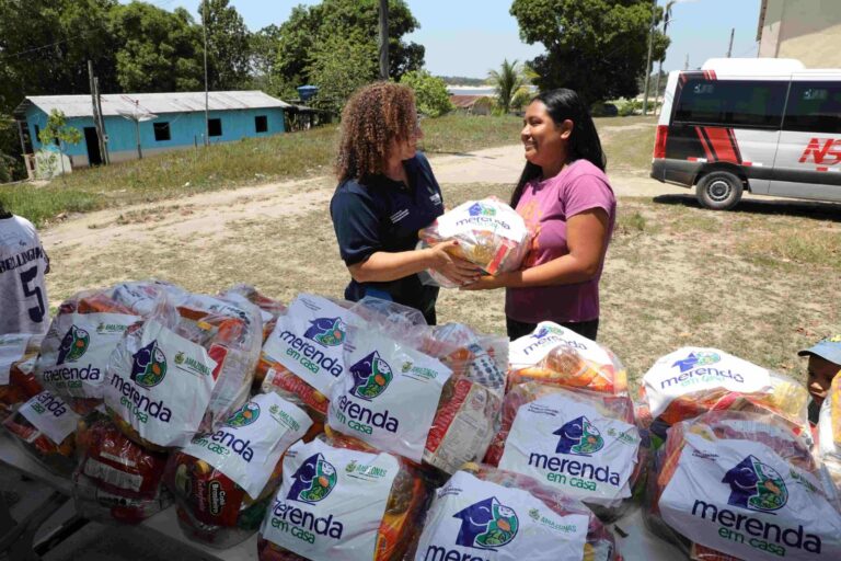 Merenda em Casa: Governo do Amazonas distribui kits para alunos da zona rural de Manaus