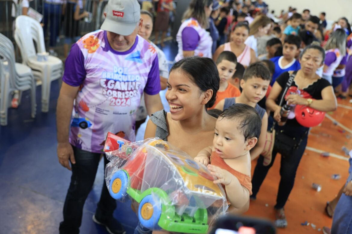 Em comemoração ao Dia das Crianças, brinquedos foram distribuídos pelo Fundo de Promoção Social