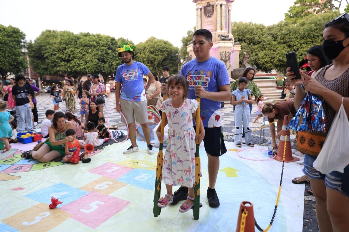 Brincadeiras populares e circuito dedicado à acessibilidade agitaram o Dia das Crianças, no Largo de São Sebastião