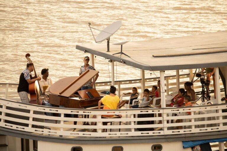 Orquestra de Violões do Amazonas apresenta espetáculo com pianista Carla Ruaro, de “Um Piano na Amazônia”