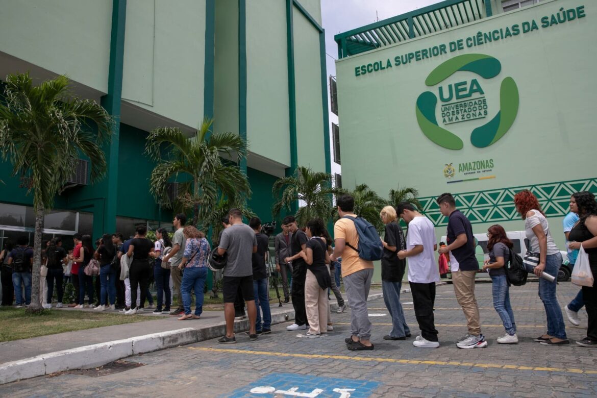 UEA inicia processo seletivo 2024 com provas do SIS