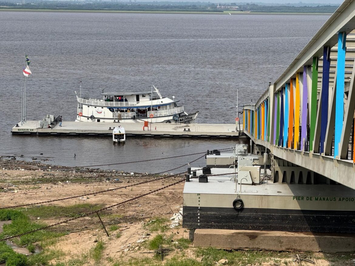 Píer turístico Manaus 355 realiza dezenas de passeios com saída do mirante Lúcia Almeida