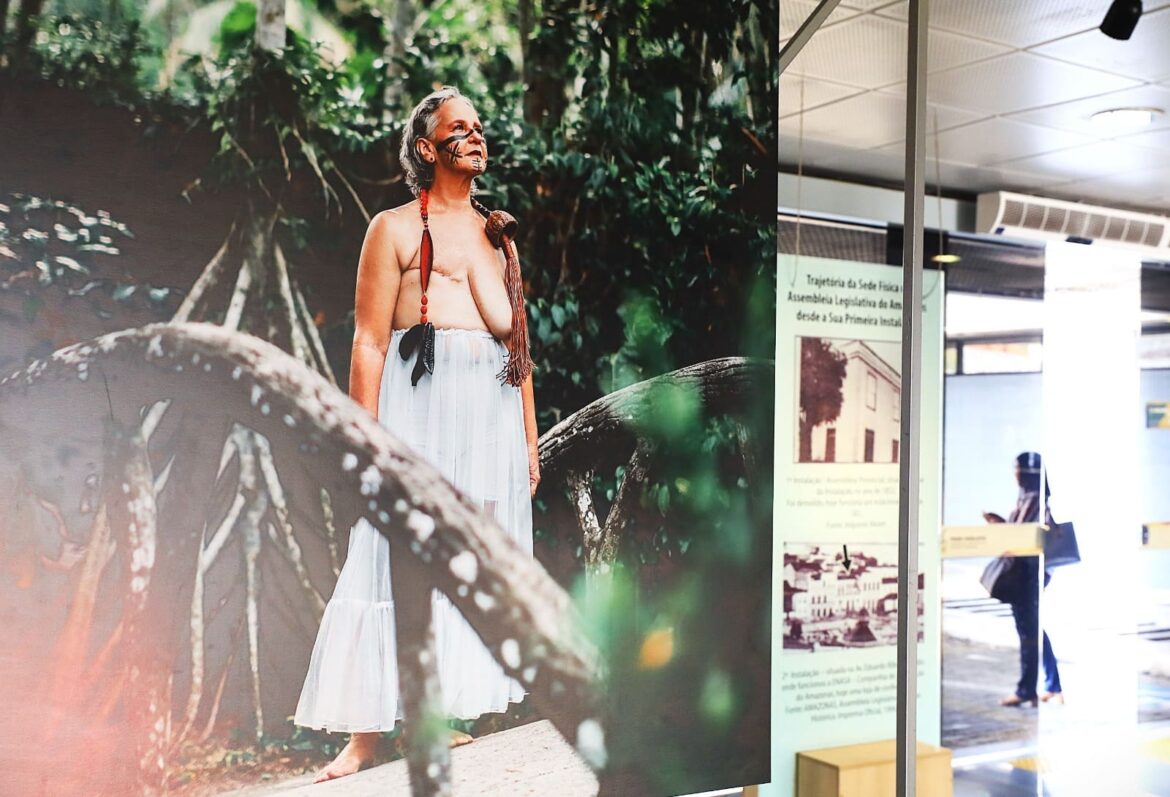 Assembleia Legislativa recebe exposição 'Mulher, a Força da Natureza: Amazônia' e alerta sobre prevenção ao câncer de mama