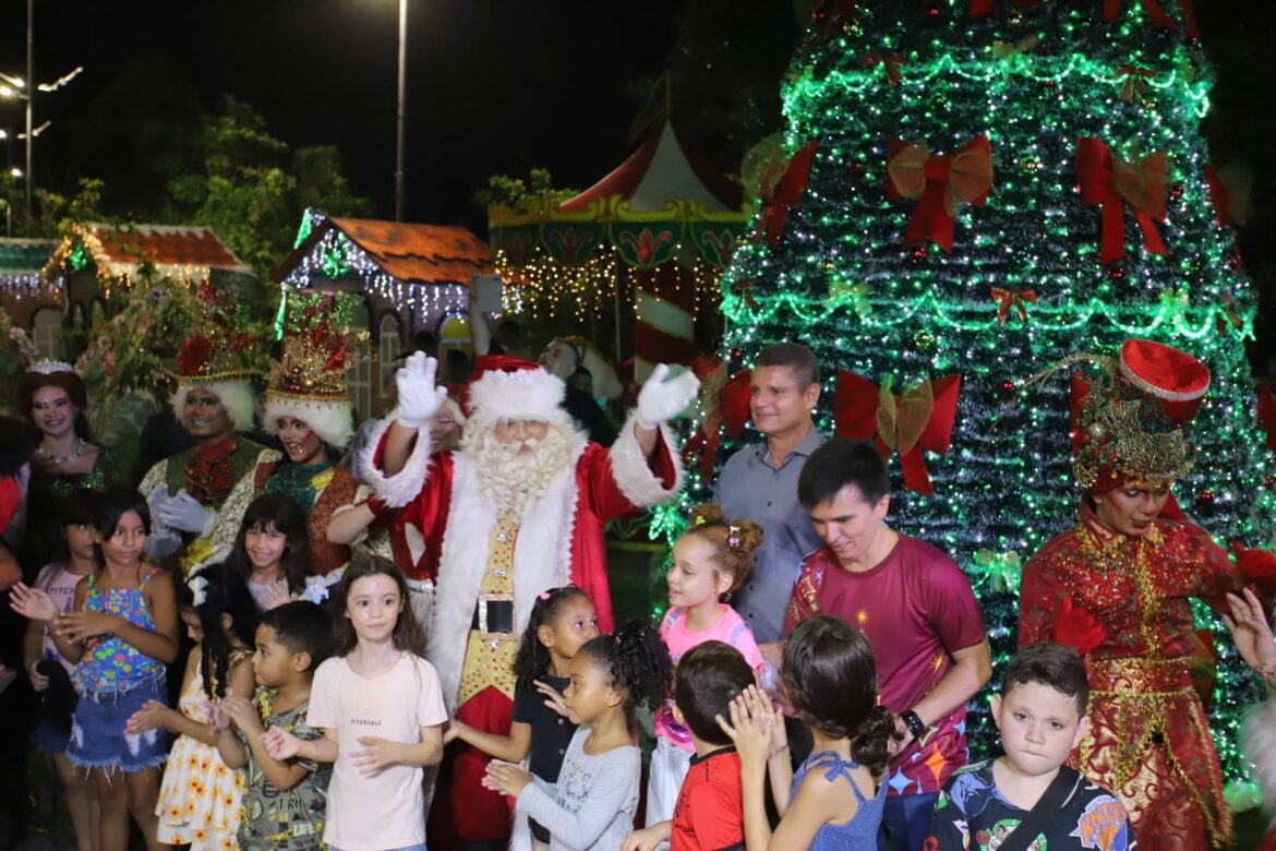 Prefeitura entrega primeira etapa da decoração natalina da Ponta Negra no aniversário da cidade