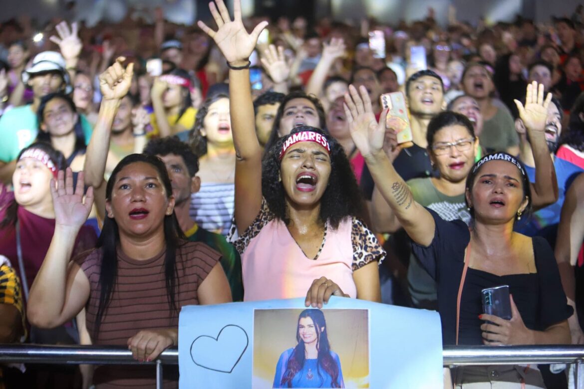 Manaus celebra 355 anos com show gospel no anfiteatro da Ponta Negra