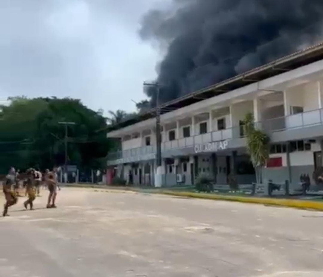 Incêndio atinge área militar de Manaus