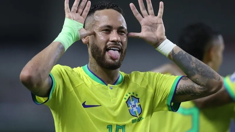 Neymar volta a campo um ano após grave lesão no joelho em partida pela seleção brasileira