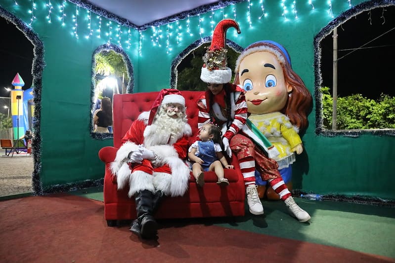 Programação natalina da Prefeitura de Manaus tem Casa do Papai Noel, chuva de neve, túnel de luzes e enfeites na Ponta Negra