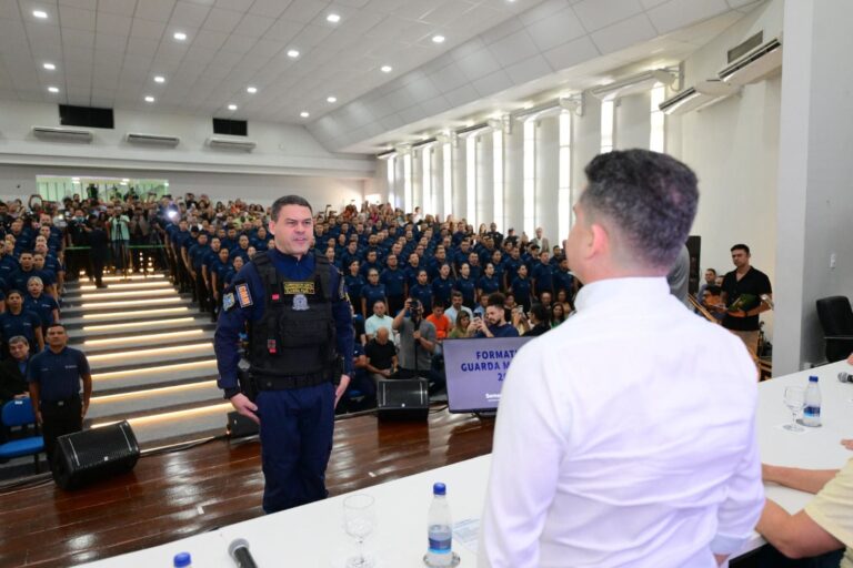 Prefeito David Almeida forma 230 candidatos aprovados no curso de formação da Guarda Municipal