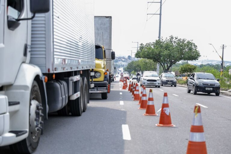 Operação Carga Pesada: Detran-AM autua mais de 2 mil caminhões por oferecer risco de acidentes de trânsito