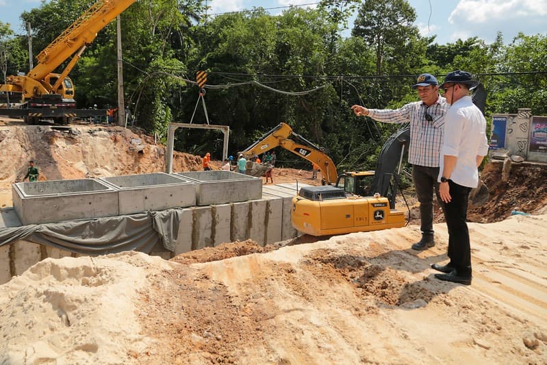 Prefeito David Almeida vistoria obras na avenida Mário Ypiranga e comprova celeridade dos serviços